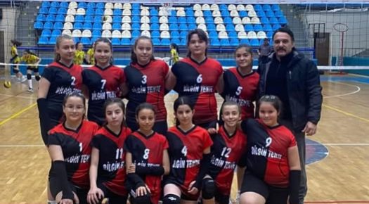 KÜÇÜK KIZ VOLEYBOL TAKIMIMIZDAN BİR ZAFER DAHA!