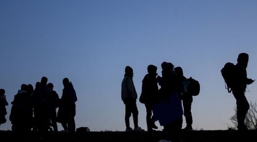 12 DÜZENSİZ GÖÇMEN YAKALANDI