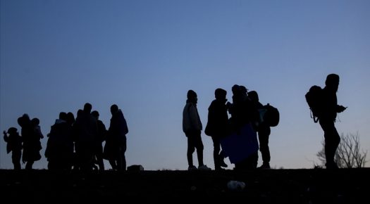 15 DÜZENSİZ GÖÇMEN YAKALANDI