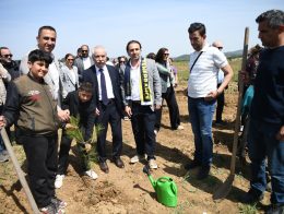 YÜZLERCE FİDAN TOPRAKLA BULUŞTU