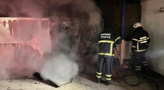 PAZARDAKİ DEPODAÇIKAN YANGIN SÖNDÜRÜLDÜ