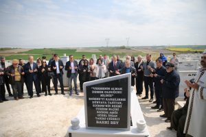 TURİZM ELÇİSİ BAHRİ DİNAR MEZARI BAŞINDA ANILDI